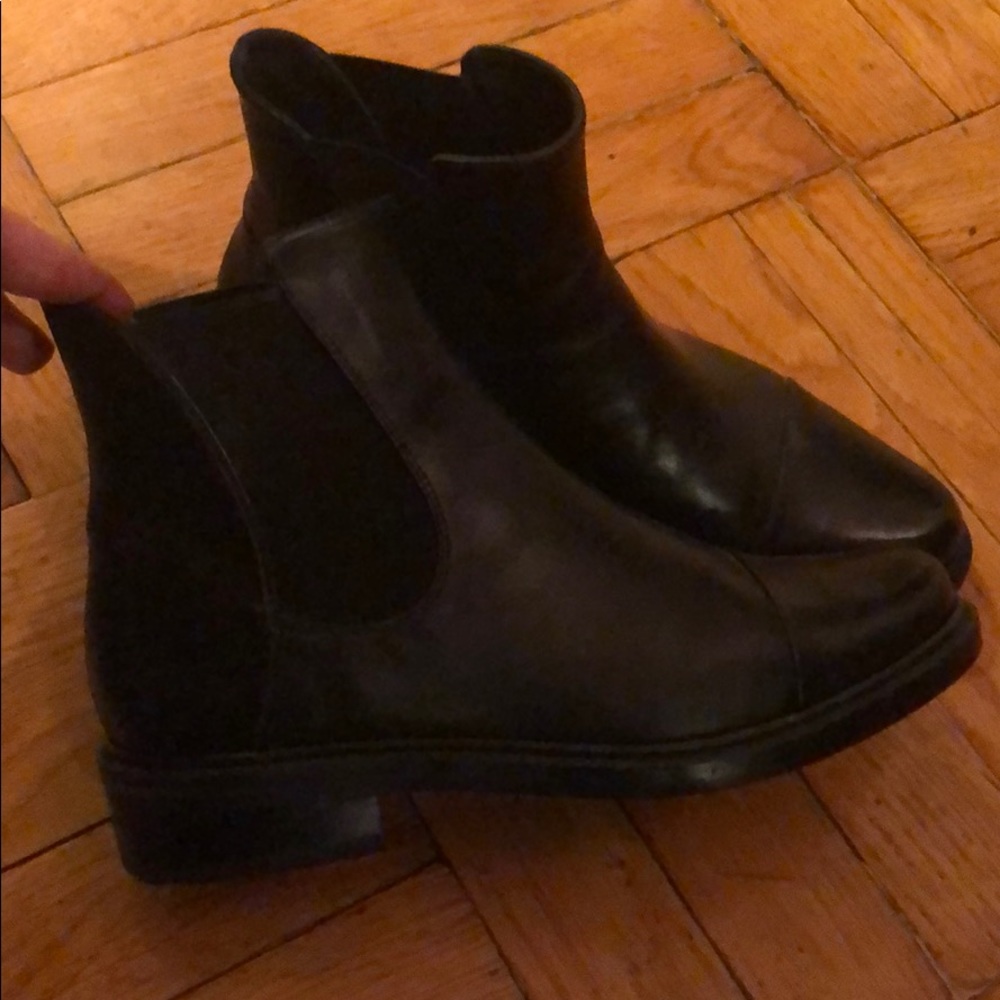 Stuart weitzman “Gobi” black Chelsea boot size 7